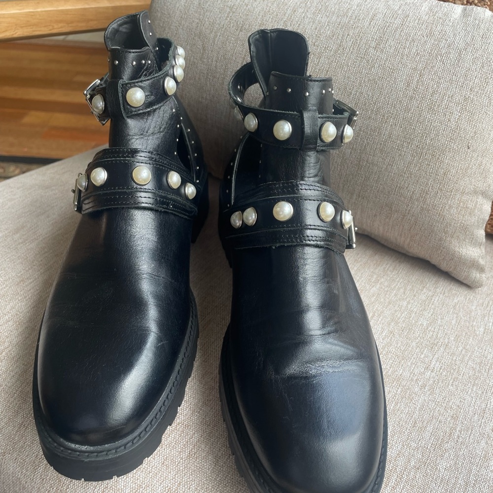 Zara Basic Collection Flat Black Leather Ankle Bo… - image 4